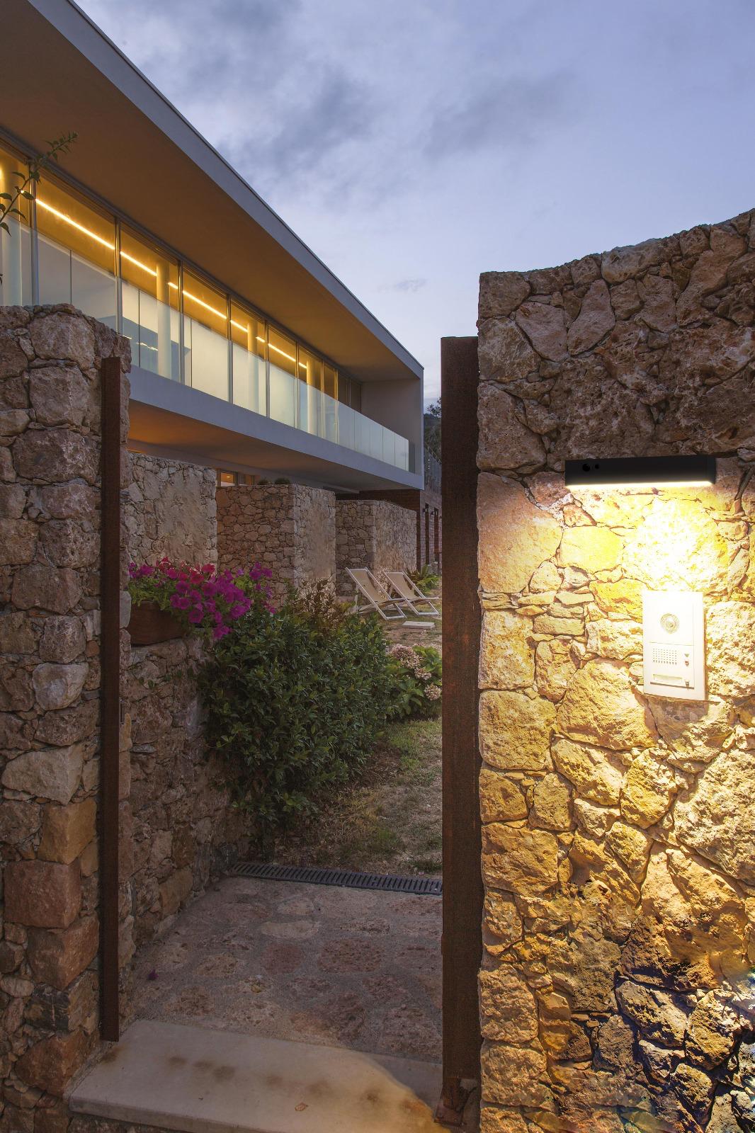 Solar Wall Light – 1000 Lumens - Image 6