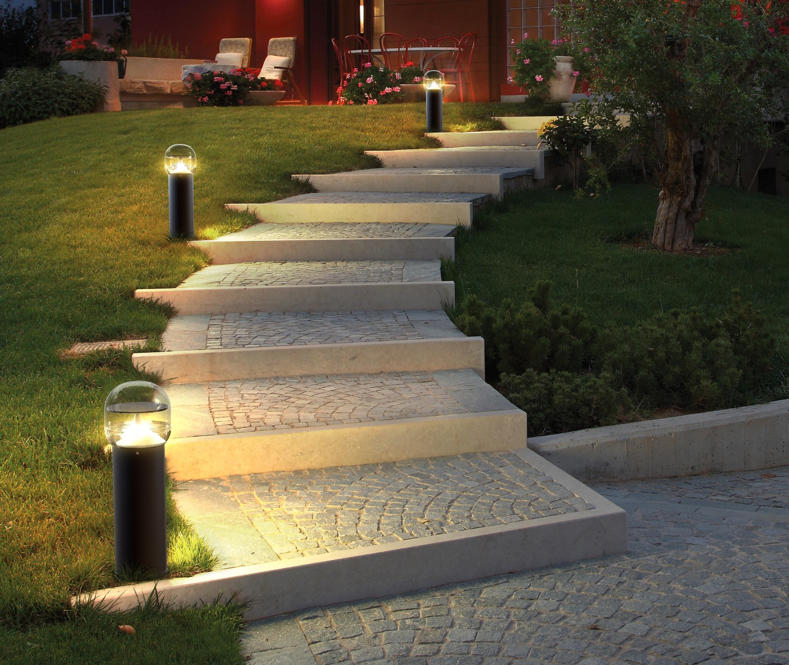 ALL-01 Solar LED gate/fence/pillar Light (13inch high) - Image 9